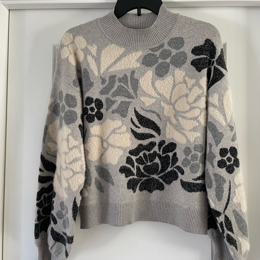 Truth brand Floral Patterned Gray Sweater